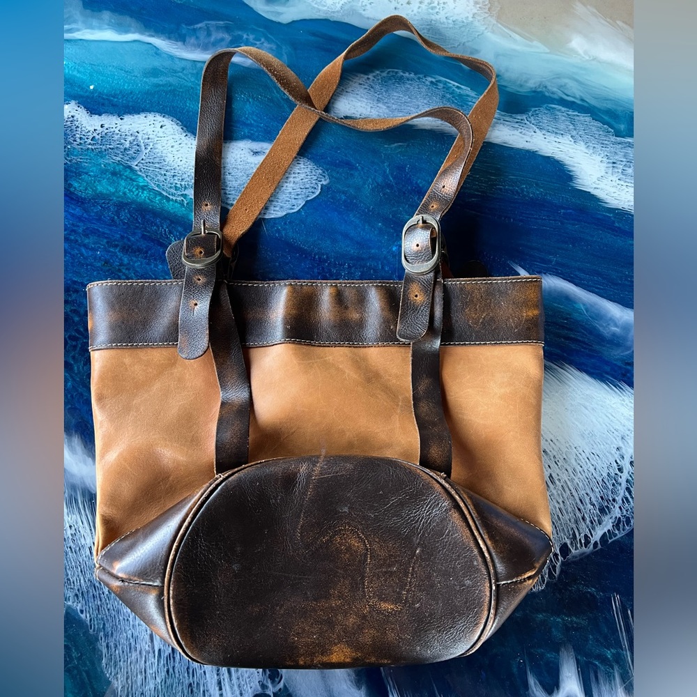 BUY or BUNDLE! Patricia Nash two-toned Bucket Bag 100% leather, full zip top - Picture 2 of 11